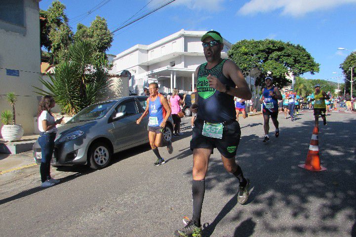 Ruas de Pará de Minas foram tomadas por atletas na 4ª edição da Corrida Sicoob Ascicred