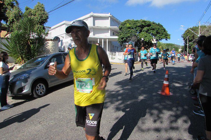 Ruas de Pará de Minas foram tomadas por atletas na 4ª edição da Corrida Sicoob Ascicred