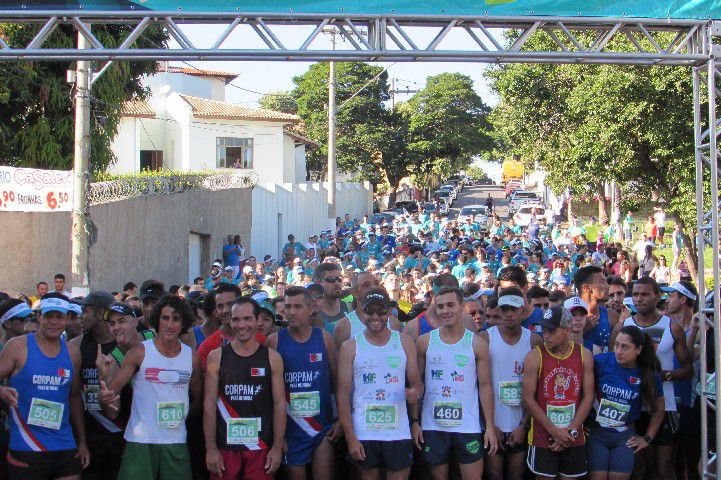 Ruas de Pará de Minas foram tomadas por atletas na 4ª edição da Corrida Sicoob Ascicred