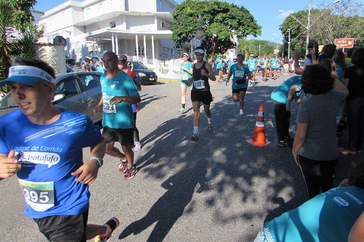 Ruas de Pará de Minas foram tomadas por atletas na 4ª edição da Corrida Sicoob Ascicred