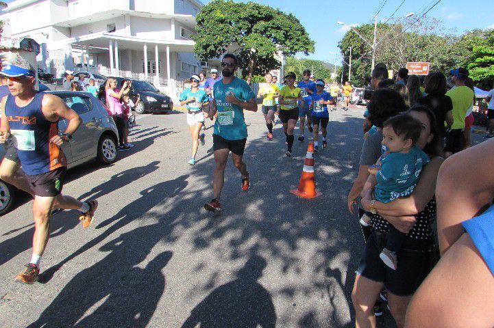 Ruas de Pará de Minas foram tomadas por atletas na 4ª edição da Corrida Sicoob Ascicred