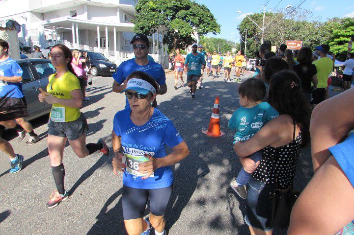 Ruas de Pará de Minas foram tomadas por atletas na 4ª edição da Corrida Sicoob Ascicred