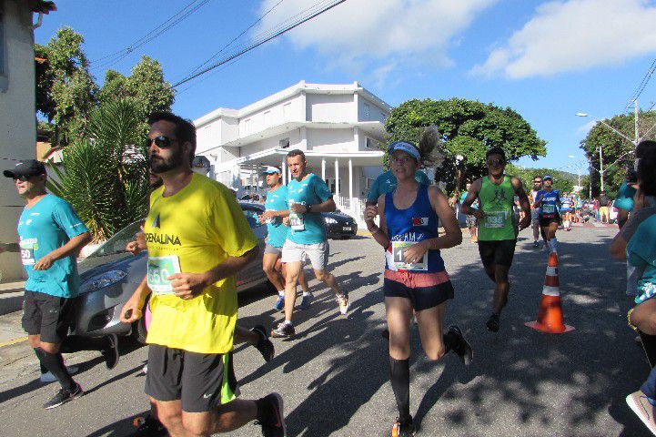 Ruas de Pará de Minas foram tomadas por atletas na 4ª edição da Corrida Sicoob Ascicred