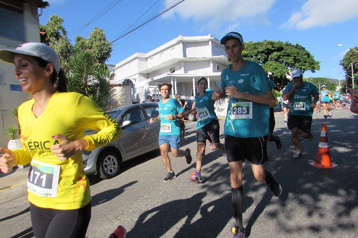 Ruas de Pará de Minas foram tomadas por atletas na 4ª edição da Corrida Sicoob Ascicred