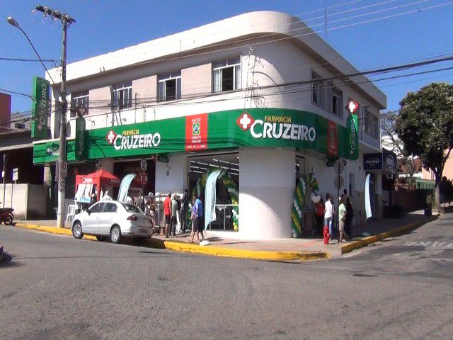 Centro Comercial São Francisco recebe nova loja da Farmácia Cruzeiro