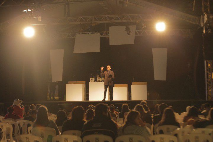 Música, diversão e muita alegria no palco com Armatrux “A Banda”