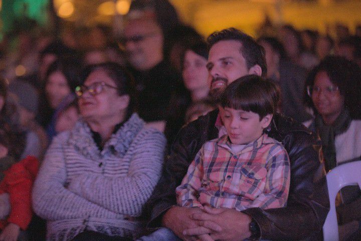 Música, diversão e muita alegria no palco com Armatrux “A Banda”