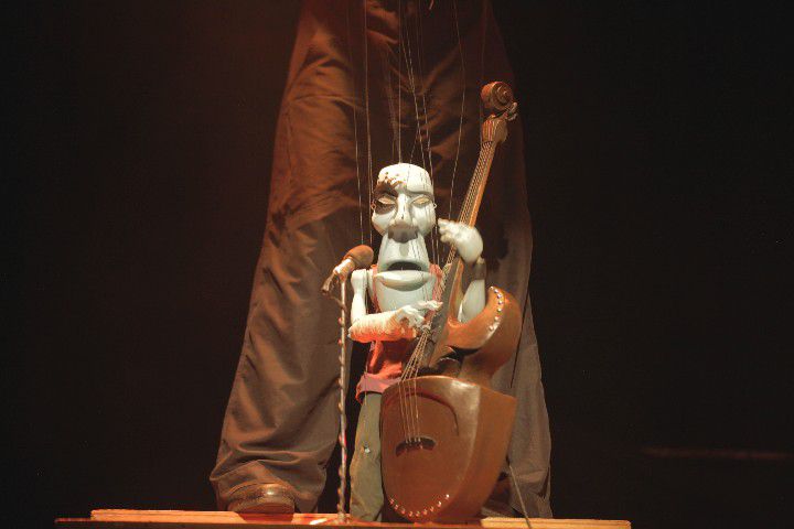 Música, diversão e muita alegria no palco com Armatrux “A Banda”