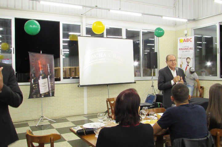 ABC promove noite de degustação de queijos e vinhos