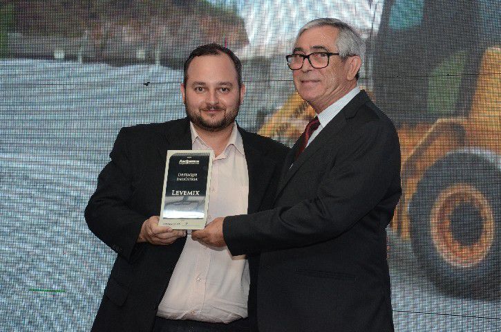 Ascipam homenageia empreendedores na Noite do Empresário do Ano 2018