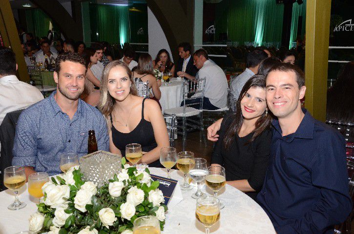 Ascipam homenageia empreendedores na Noite do Empresário do Ano 2018