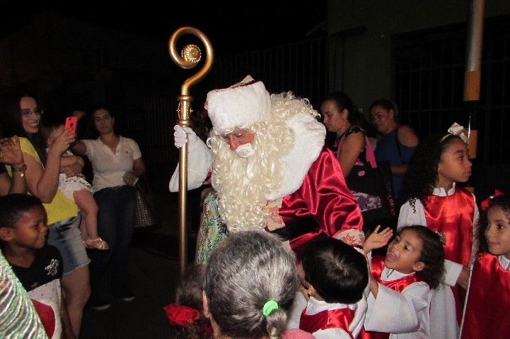 Papai Noel chega a Pará de Minas e leva público ao delírio