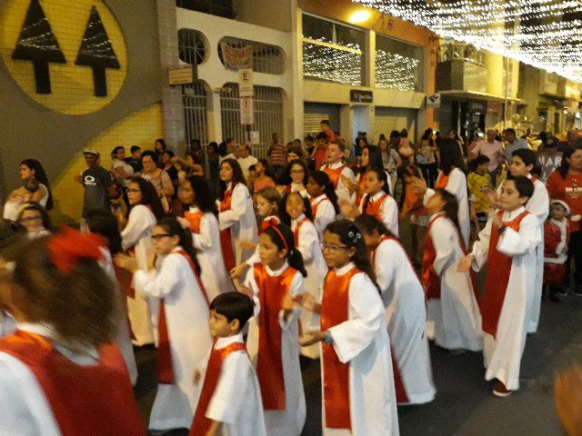 Papai Noel chega a Pará de Minas e leva público ao delírio