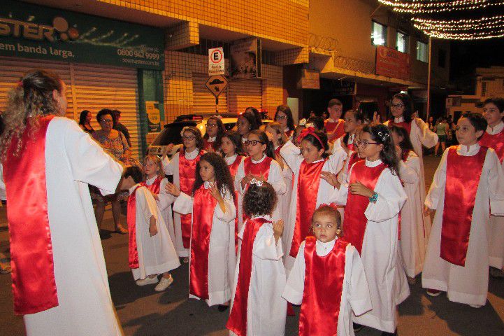 Papai Noel chega a Pará de Minas e leva público ao delírio