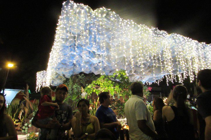 Papai Noel chega a Pará de Minas e leva público ao delírio