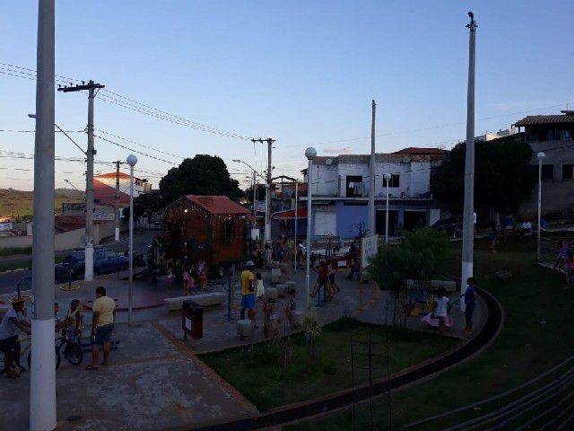 Casinha Itinerante de Papai Noel leva alegria aos bairros