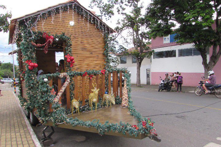 Papai Noel é recebido com festa no Centro Comercial Santos Dumont