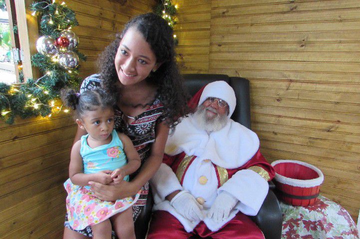 Papai Noel é recebido com festa no Centro Comercial Santos Dumont