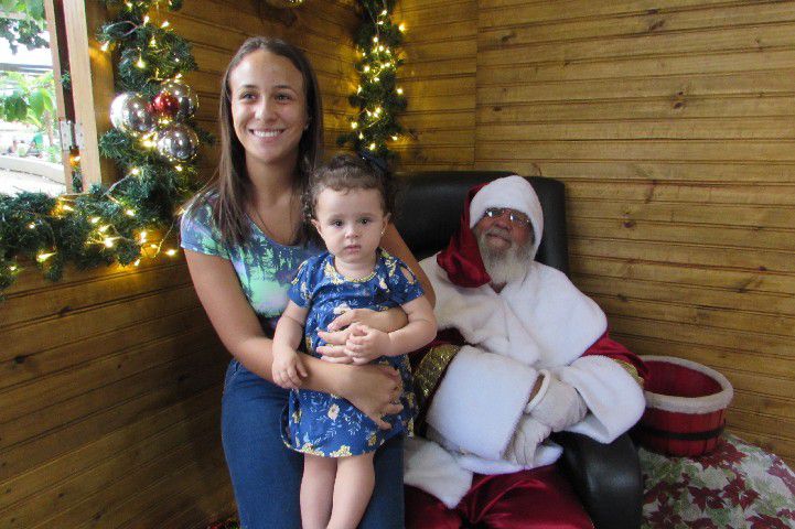 Papai Noel é recebido com festa no Centro Comercial Santos Dumont