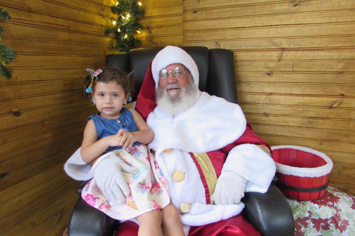 Papai Noel é recebido com festa no Centro Comercial Santos Dumont