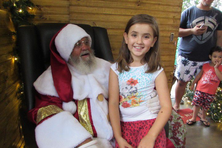 Papai Noel é recebido com festa no Centro Comercial Santos Dumont