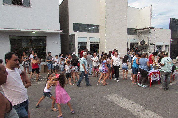 Papai Noel é recebido com festa no Centro Comercial Santos Dumont