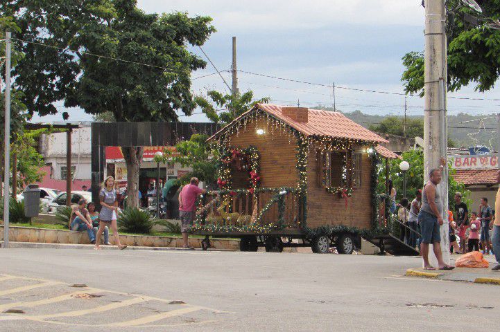 Papai Noel é recebido com festa no Centro Comercial Santos Dumont