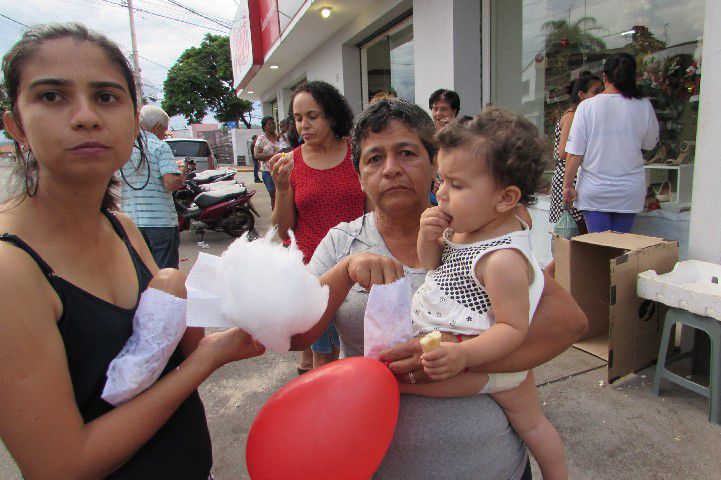 Papai Noel é recebido com festa no Centro Comercial Santos Dumont