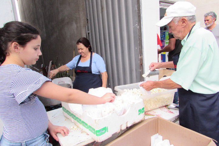 Papai Noel é recebido com festa no Centro Comercial Santos Dumont