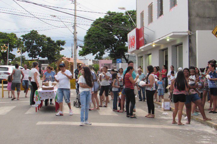 Papai Noel é recebido com festa no Centro Comercial Santos Dumont