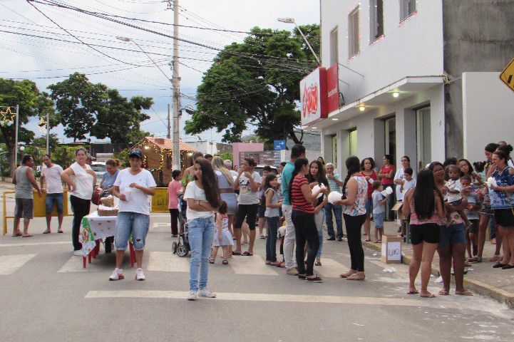 Papai Noel é recebido com festa no Centro Comercial Santos Dumont