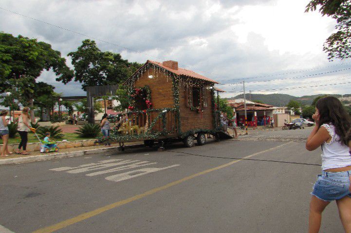 Papai Noel é recebido com festa no Centro Comercial Santos Dumont