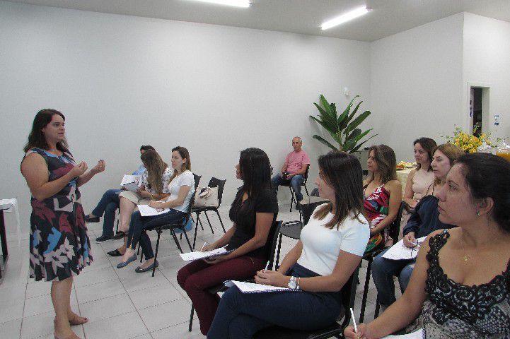 “Receber Bem, Mesa Posta e Boas Maneiras” é tema de curso