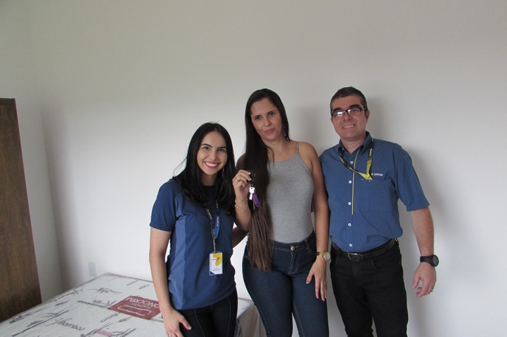 Ascipam entrega as chaves do apartamento mobiliado