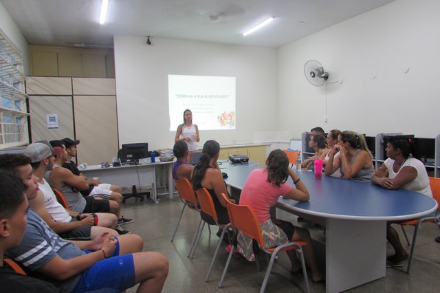 Sócios do Clube Ascipam participam de palestra sobre nutrição