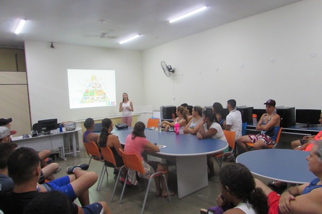 Sócios do Clube Ascipam participam de palestra sobre nutrição