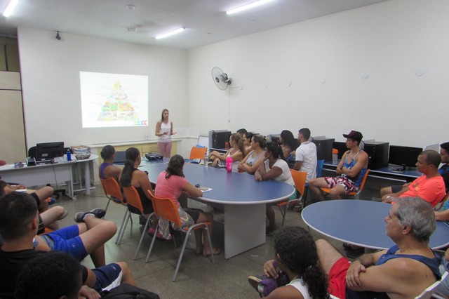 Sócios do Clube Ascipam participam de palestra sobre nutrição