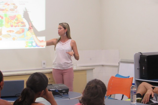 Sócios do Clube Ascipam participam de palestra sobre nutrição