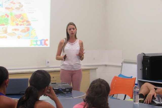 Sócios do Clube Ascipam participam de palestra sobre nutrição