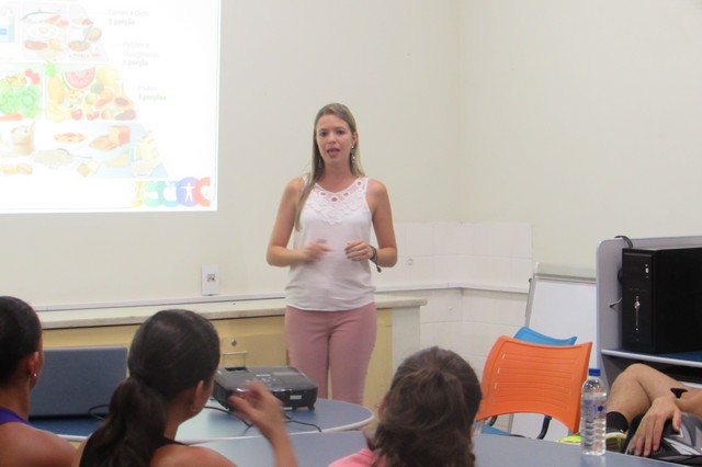 Sócios do Clube Ascipam participam de palestra sobre nutrição