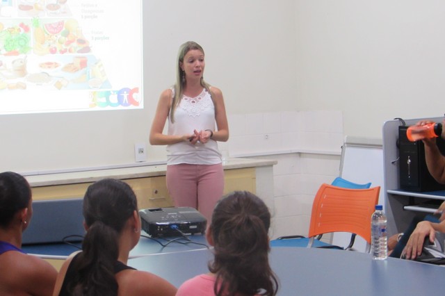 Sócios do Clube Ascipam participam de palestra sobre nutrição