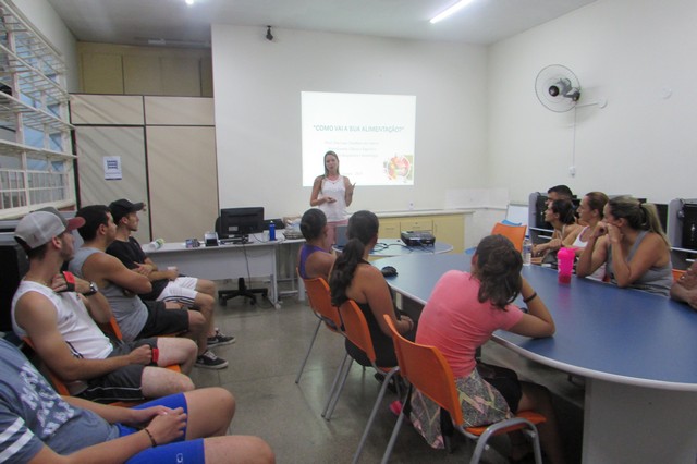 Sócios do Clube Ascipam participam de palestra sobre nutrição