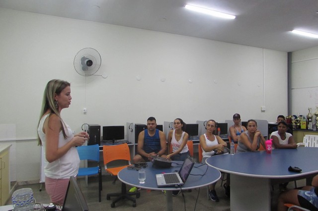 Sócios do Clube Ascipam participam de palestra sobre nutrição