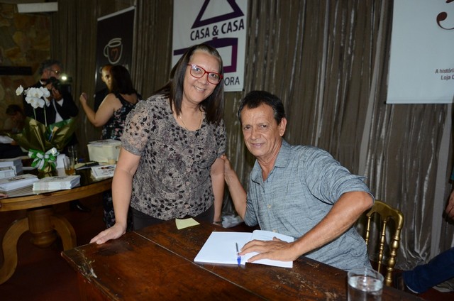 Noite emocionante marca o lançamento do livro Chá dos 30 comemorando as 3 décadas da rede de lojas Chá de Panela