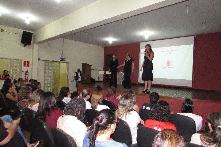 Palestra “Mulheres Imparáveis” reúne estudantes e empresárias