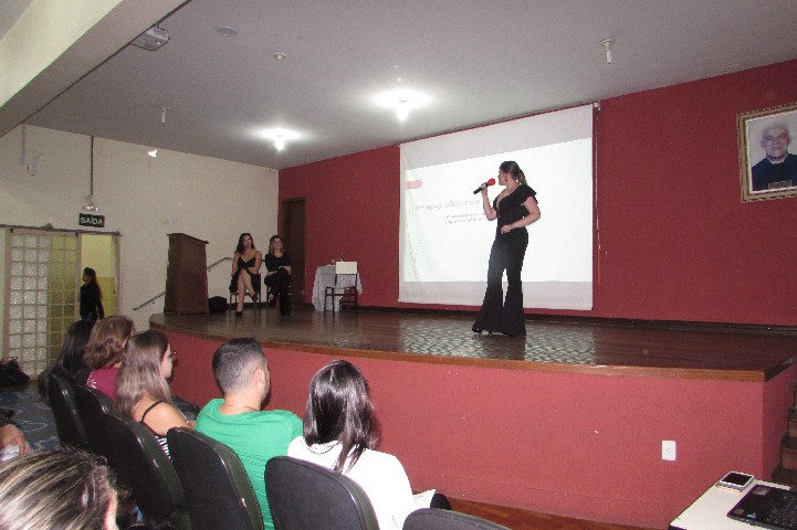 Palestra “Mulheres Imparáveis” reúne estudantes e empresárias