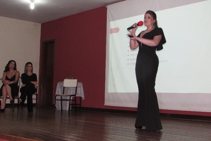 Palestra “Mulheres Imparáveis” reúne estudantes e empresárias