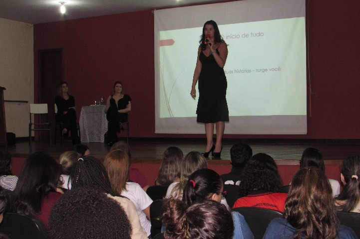 Palestra “Mulheres Imparáveis” reúne estudantes e empresárias