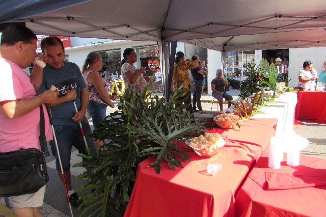 Lojistas promovem café especial para as mães