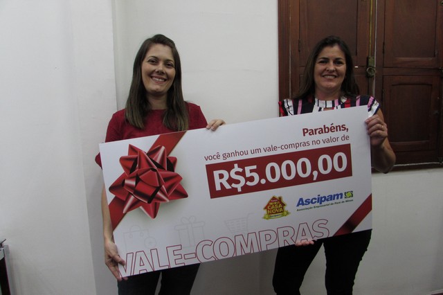 Ascipam realiza a entrega dos vales-compras sorteados nas campanhas do Dia dos Namorados